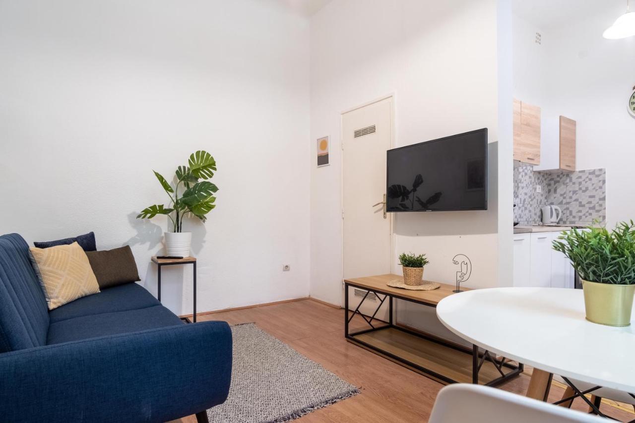 Very Central 1-Br Apt With Patio Apartment Budapest Bagian luar foto