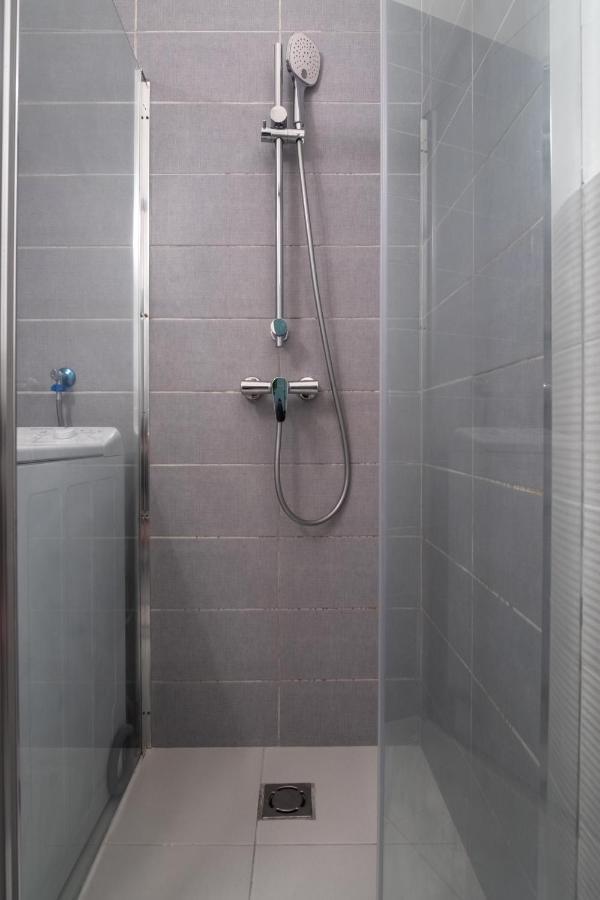 Very Central 1-Br Apt With Patio Apartment Budapest Bagian luar foto