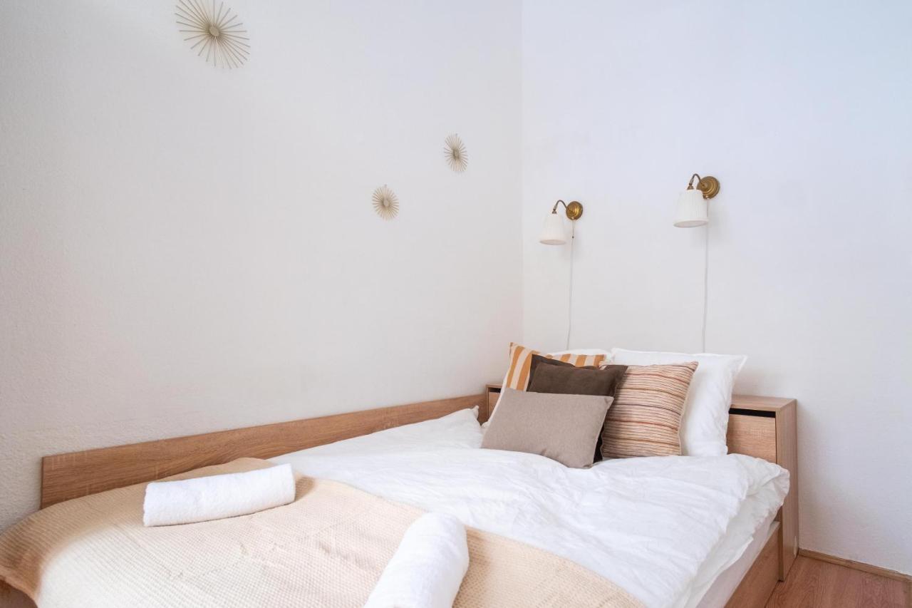 Very Central 1-Br Apt With Patio Apartment Budapest Bagian luar foto