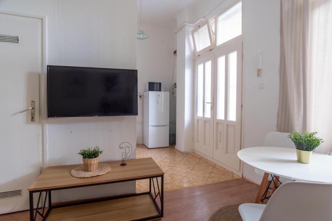 Very Central 1-Br Apt With Patio Apartment Budapest Bagian luar foto