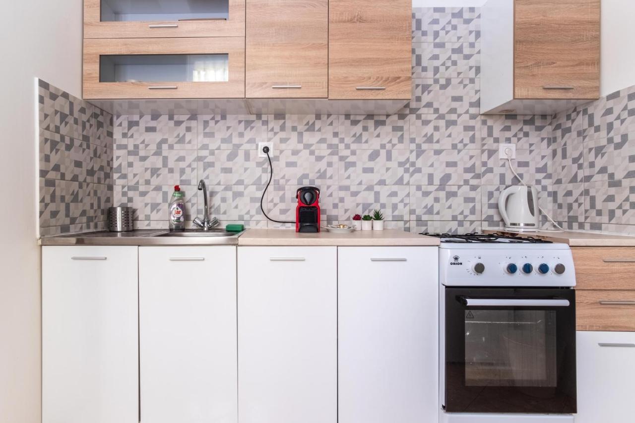 Very Central 1-Br Apt With Patio Apartment Budapest Bagian luar foto